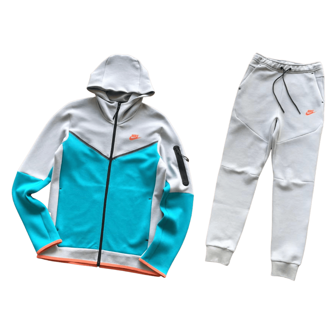 TECH FLEECE – LIGHT BLUE/GREY 2025