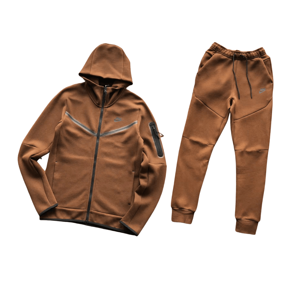 TECH FLEECE – BROWN 2025